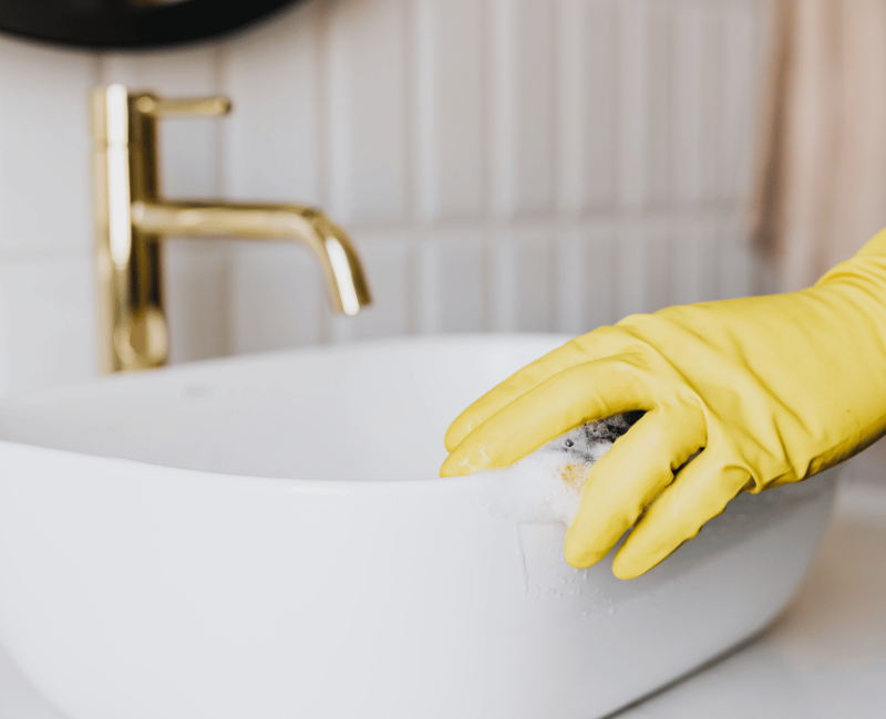 cleaner working inside a modern property 04